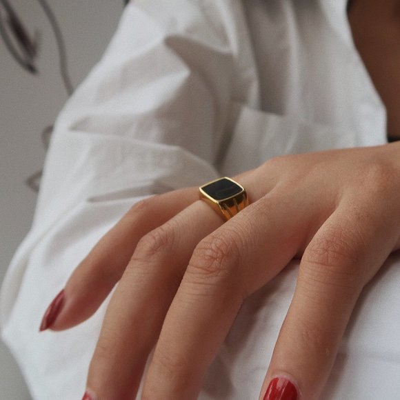 NEW 18K Gold Plated Black Square Signet Ring - Picture 2 of 8